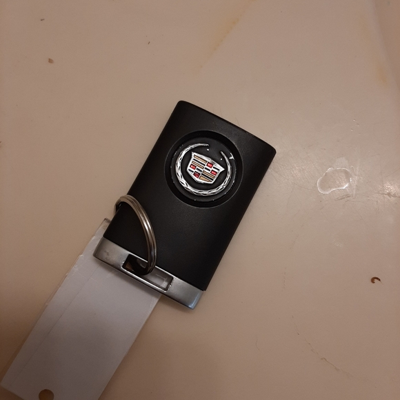 Cadillac Key 🔑 Remote Start . - Picture 2 of 3